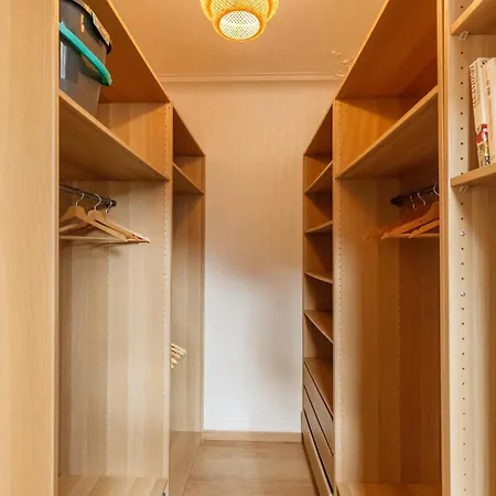 Spacious & Bright - Location Tolone