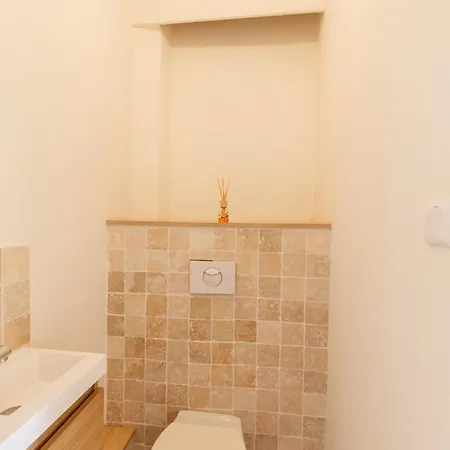 Spacious & Bright - Location * Tolone