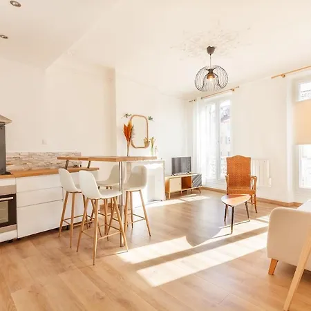 Spacious & Bright - Location Apartment Toulon